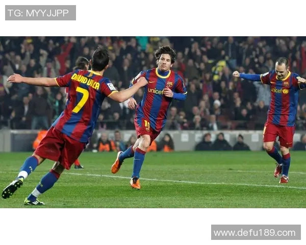 帅气出场足球明星视频展现运动魅力与风采的精彩瞬间