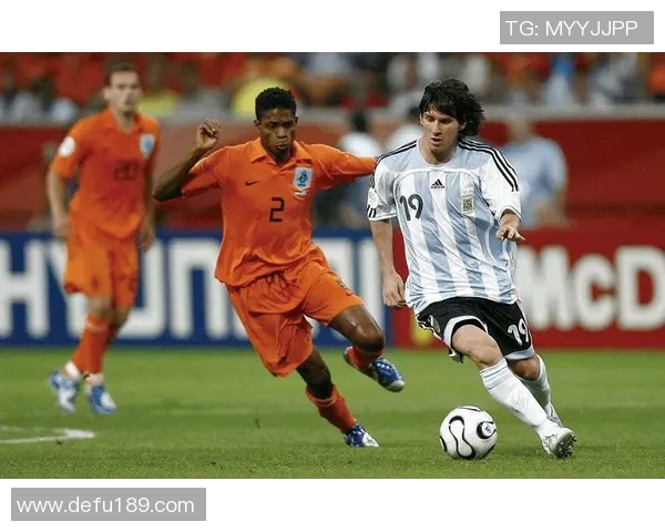 足球明星大力神的传奇之路与世界足坛的辉煌瞬间回顾